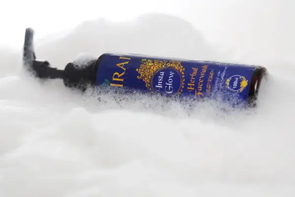 Insta Glow (Skin Polishing Face Wash)